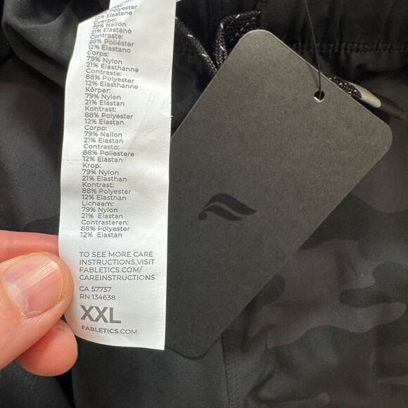 Fabletics NWT camo black The 7” One Short size XXL - Picture 8 of 8